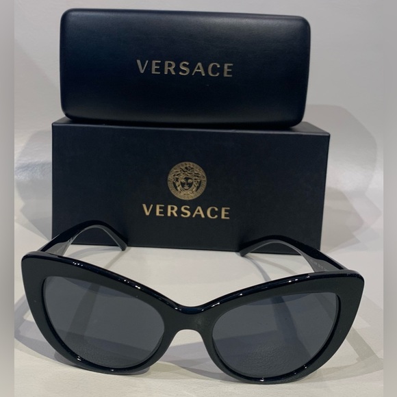 New Women Versace Sunglasses - Picture 10 of 12